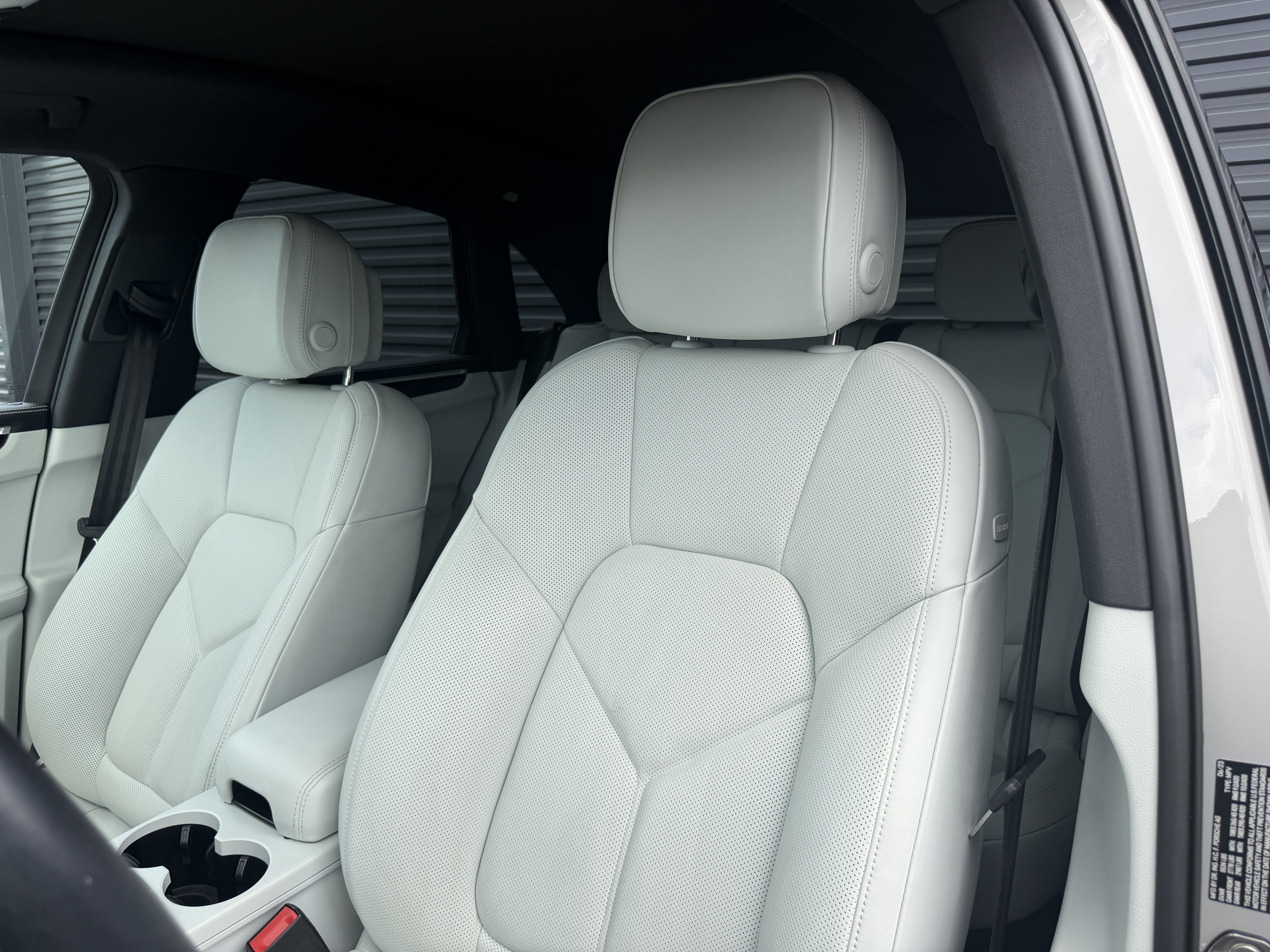 Certified 2024 Porsche Macan AWD/4WD image 14