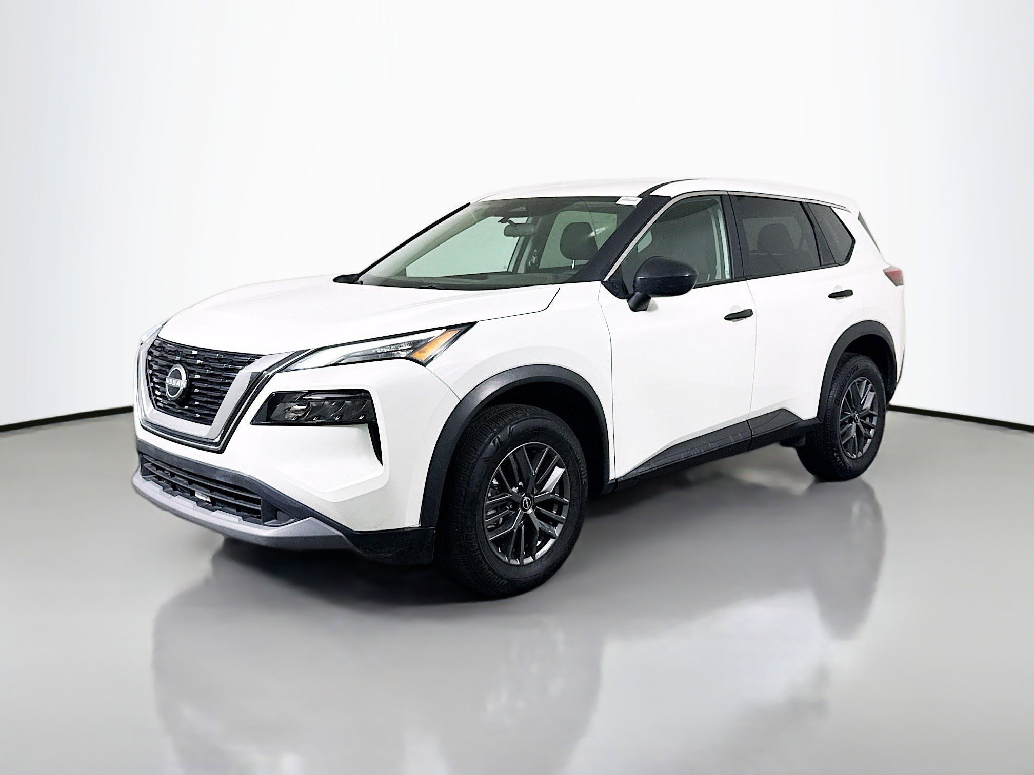 Used 2023 Nissan Rogue S FWD image 4