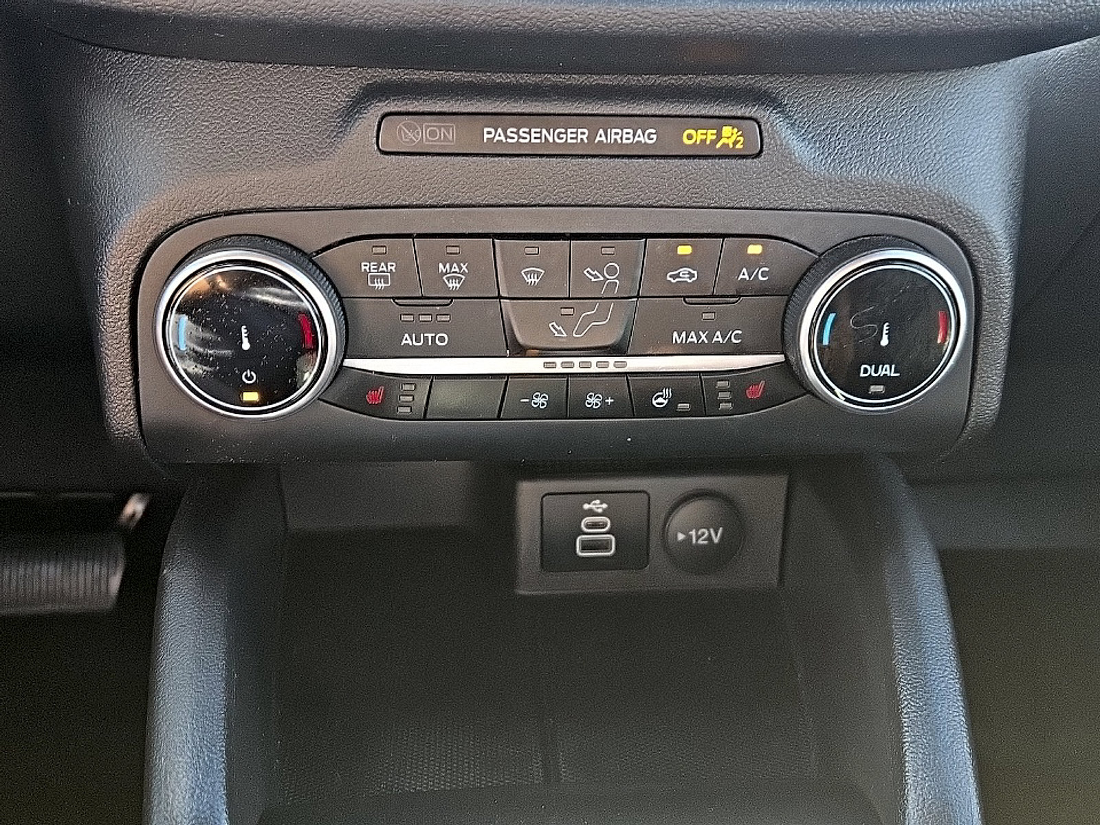 Used 2025 Ford Escape ST-Line w/ Cold Weather Package AWD/4WD image 19