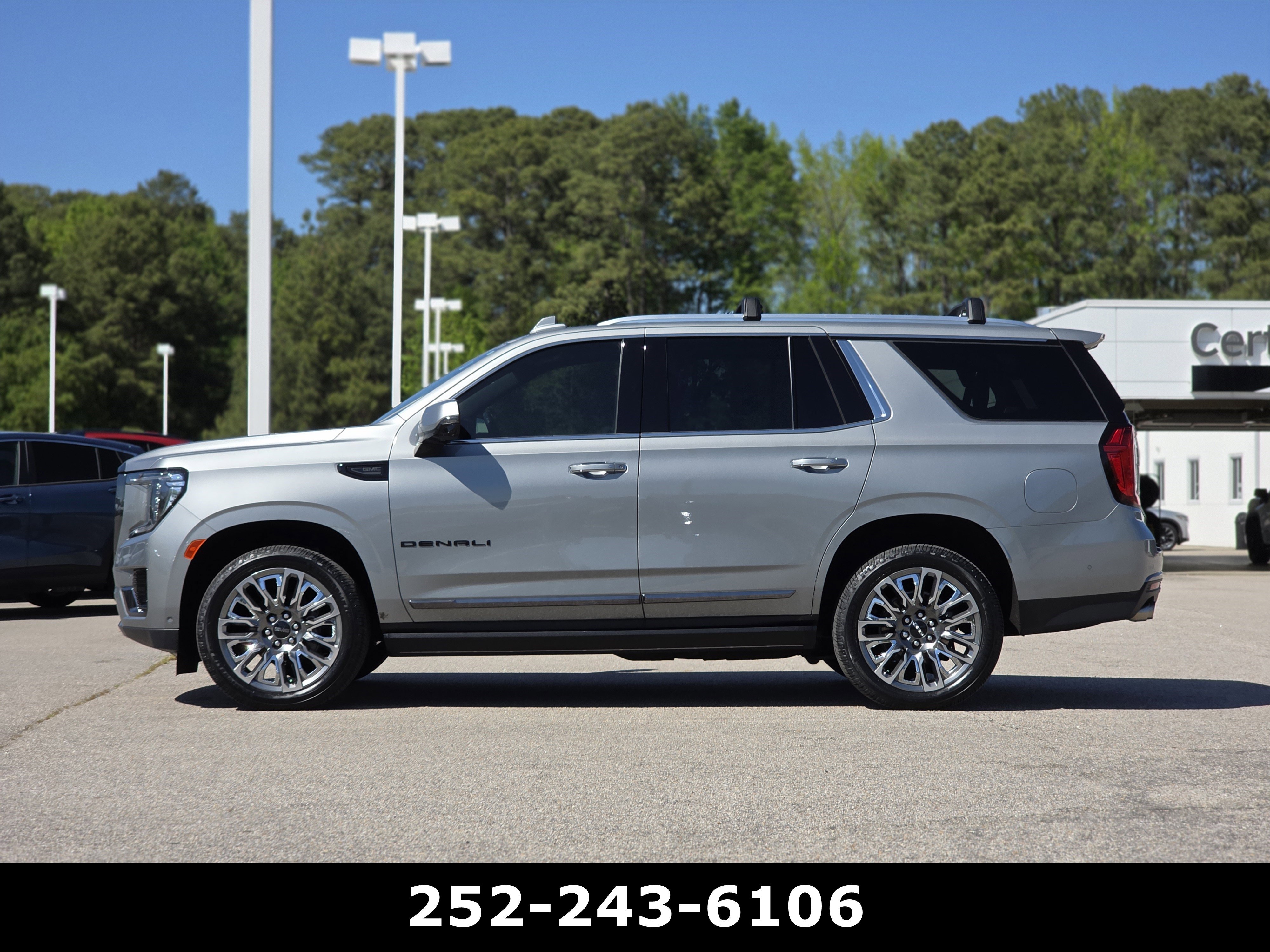 Used 2024 GMC Yukon Denali Ultimate AWD/4WD image 4