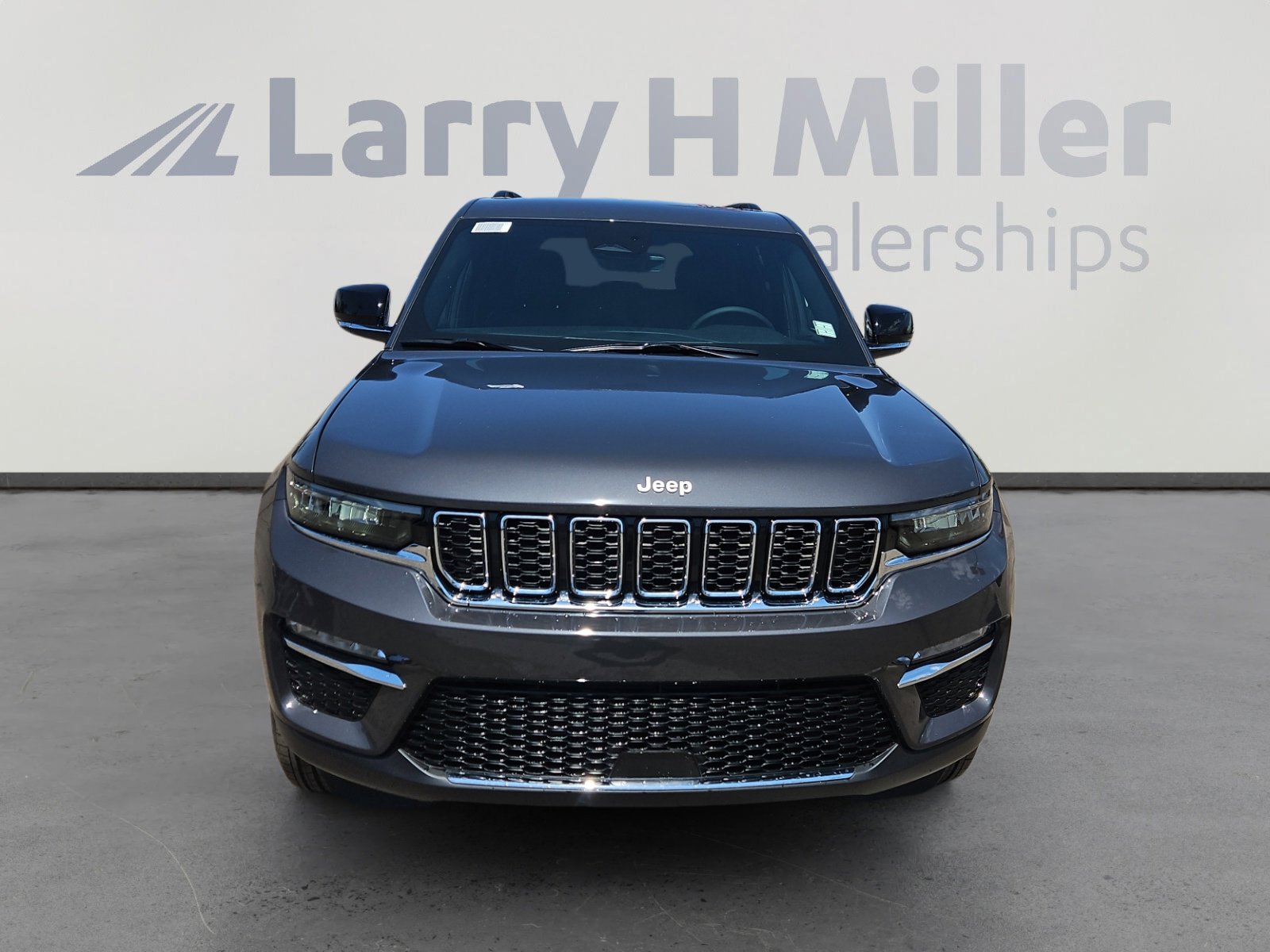 New 2025 Jeep Grand Cherokee Limited w/ Trailer Tow Package image 8