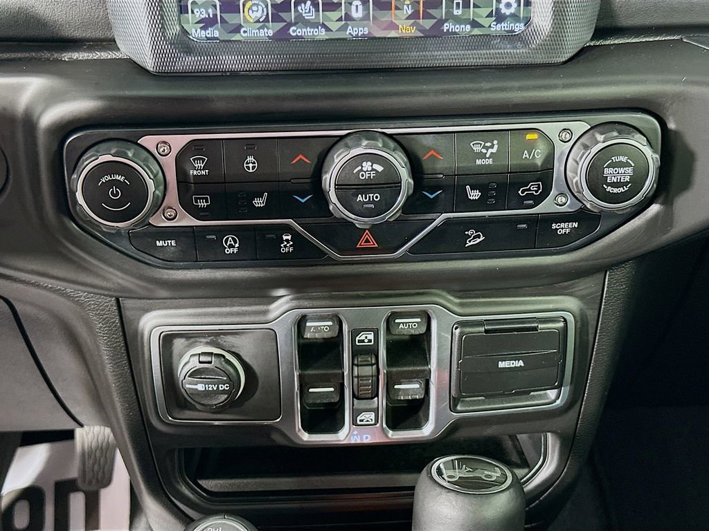 Used 2018 Jeep Wrangler Unlimited Sahara AWD/4WD image 16