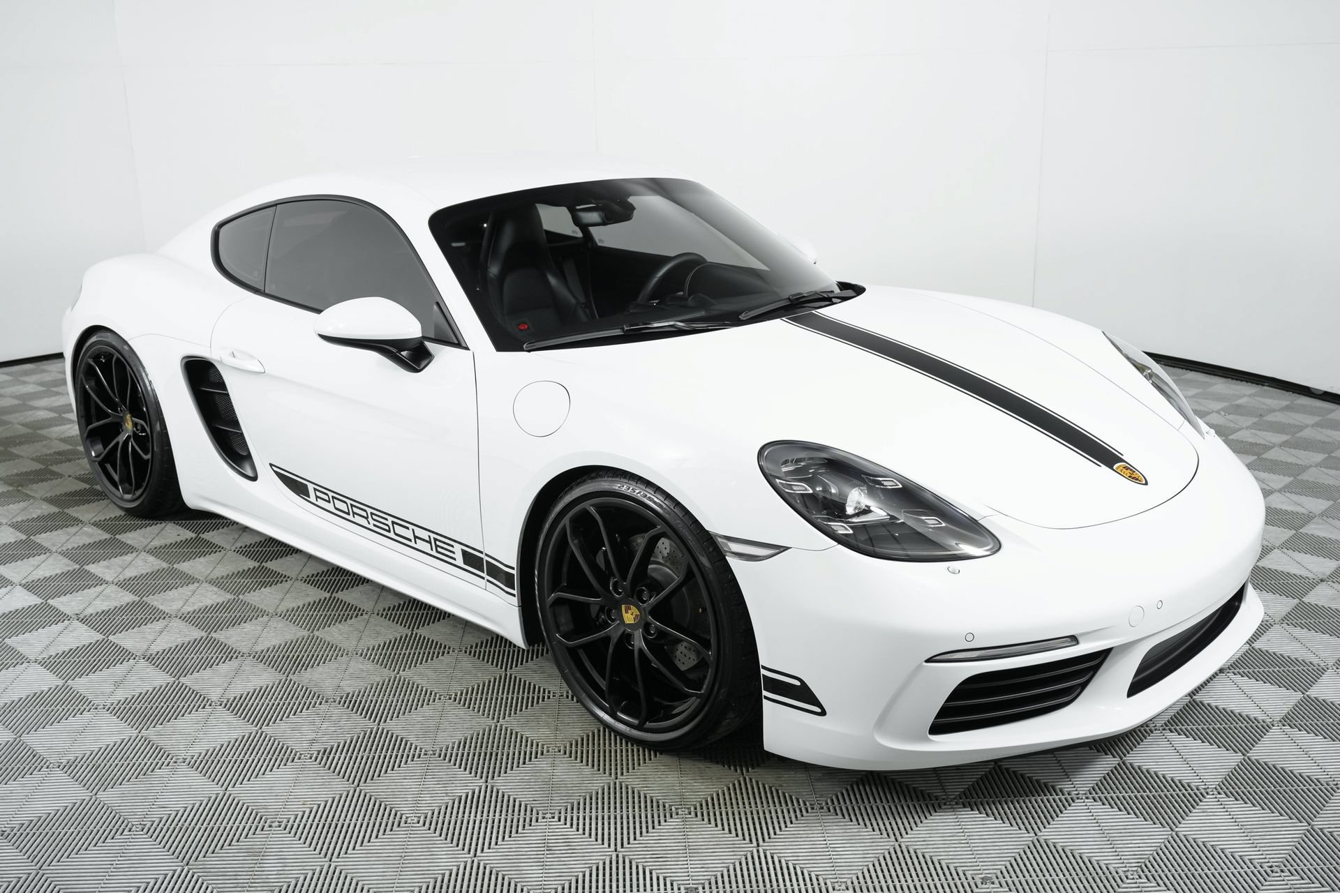 Used 2025 Porsche 718 Cayman RWD image 25