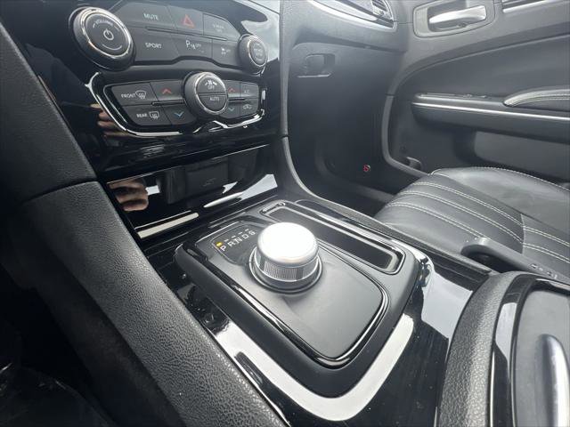 Used 2018 Chrysler 300 S w/ 300S Premium Group image 19