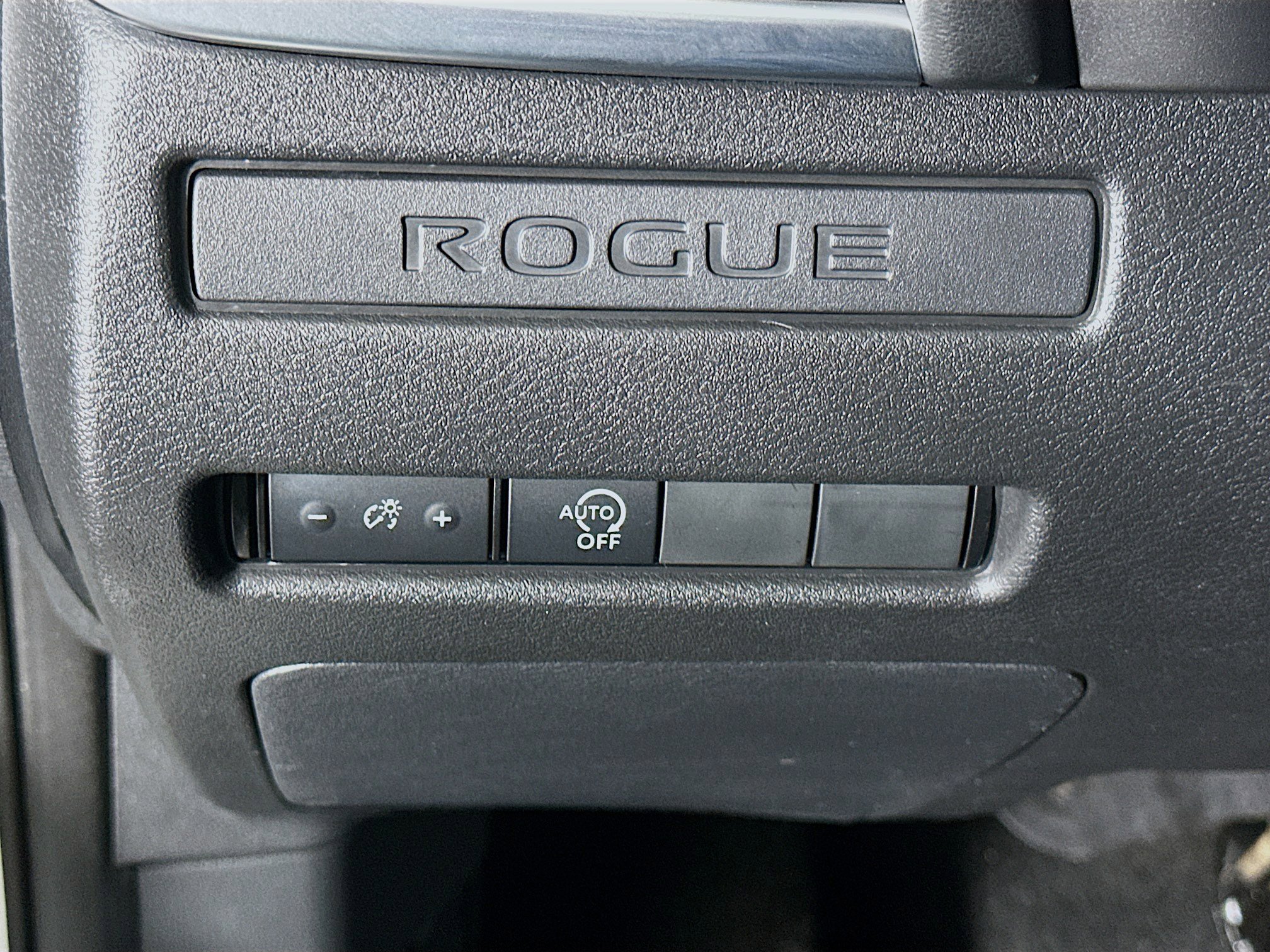 Used 2023 Nissan Rogue S image 17