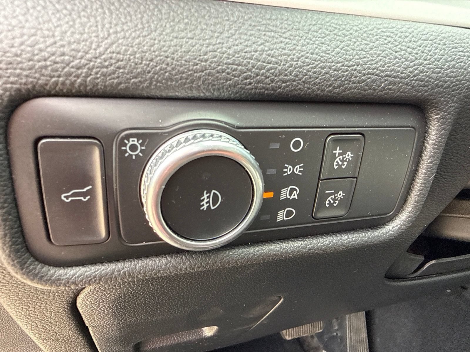 Used 2021 Ford Explorer XLT w/ Equipment Group 202A AWD/4WD image 18