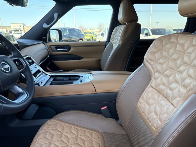 Certified 2025 Nissan Armada Platinum Reserve image 5