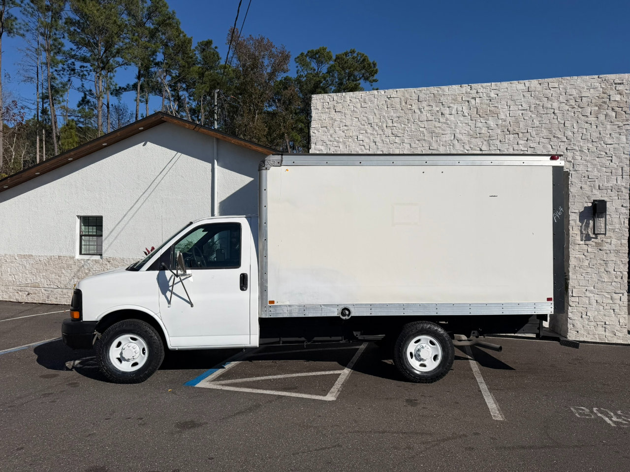 Used 2007 Chevrolet Express 3500 image 2