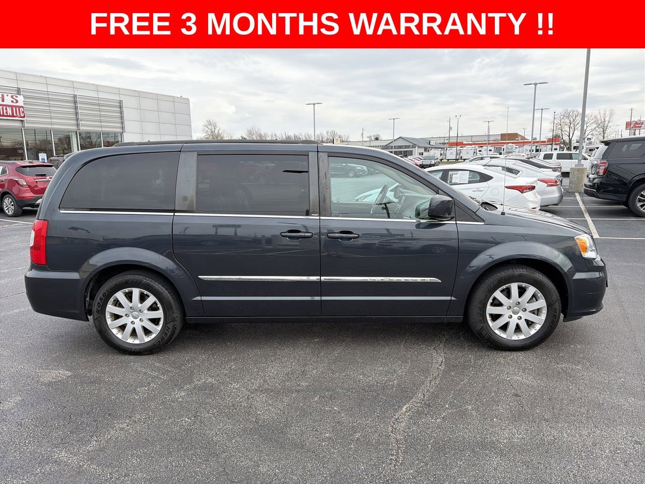 Used 2014 Chrysler Town & Country Touring FWD image 31