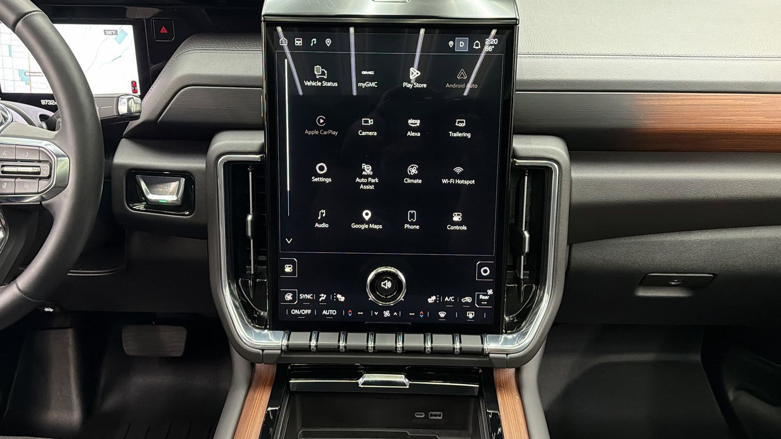 Used 2025 GMC Yukon XL Denali w/ Sun & Power Step Package image 18