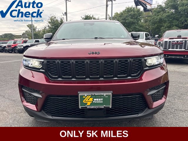 Used 2025 Jeep Grand Cherokee Altitude AWD/4WD image 2