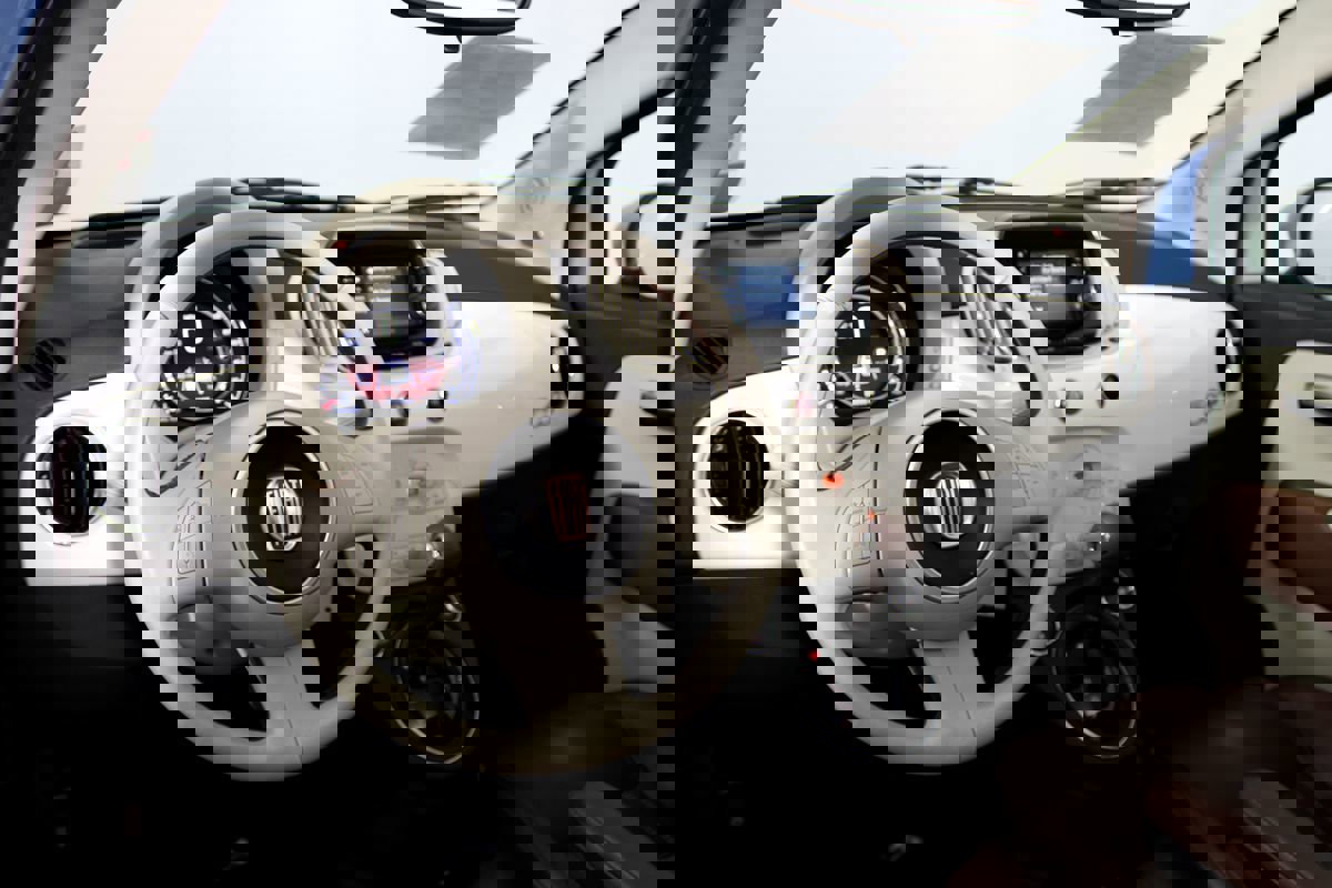 Used 2019 FIAT 500 Lounge image 8