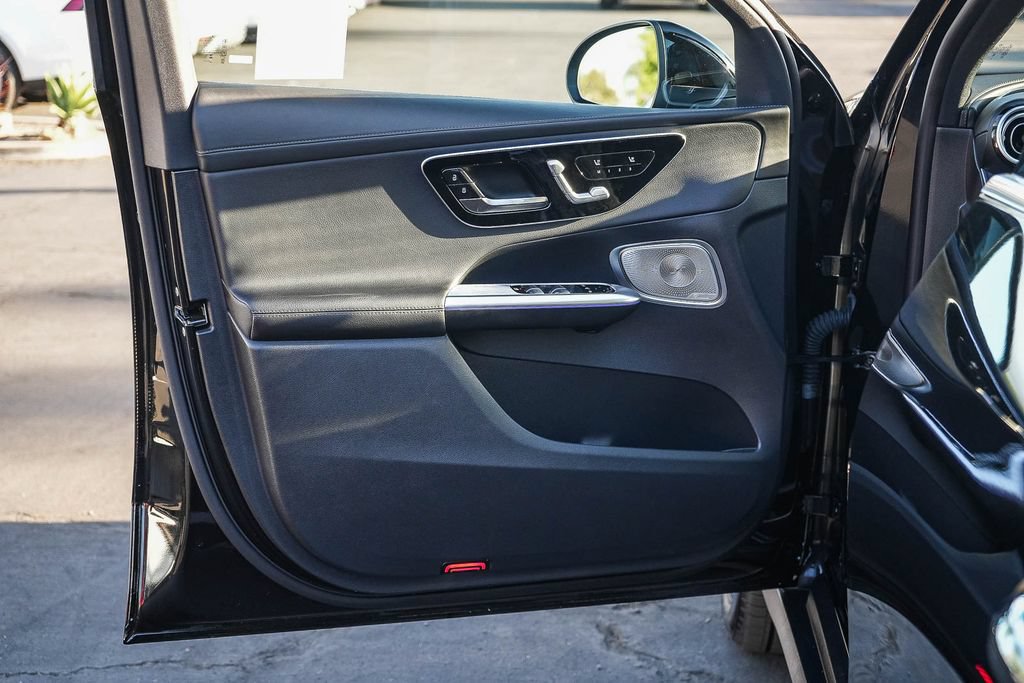 Used 2025 Mercedes-Benz GLC 300 image 22