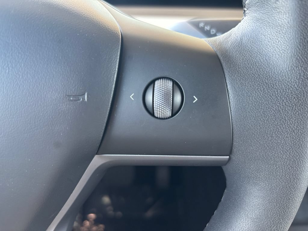 Used 2023 Tesla Model Y Long Range AWD/4WD image 12