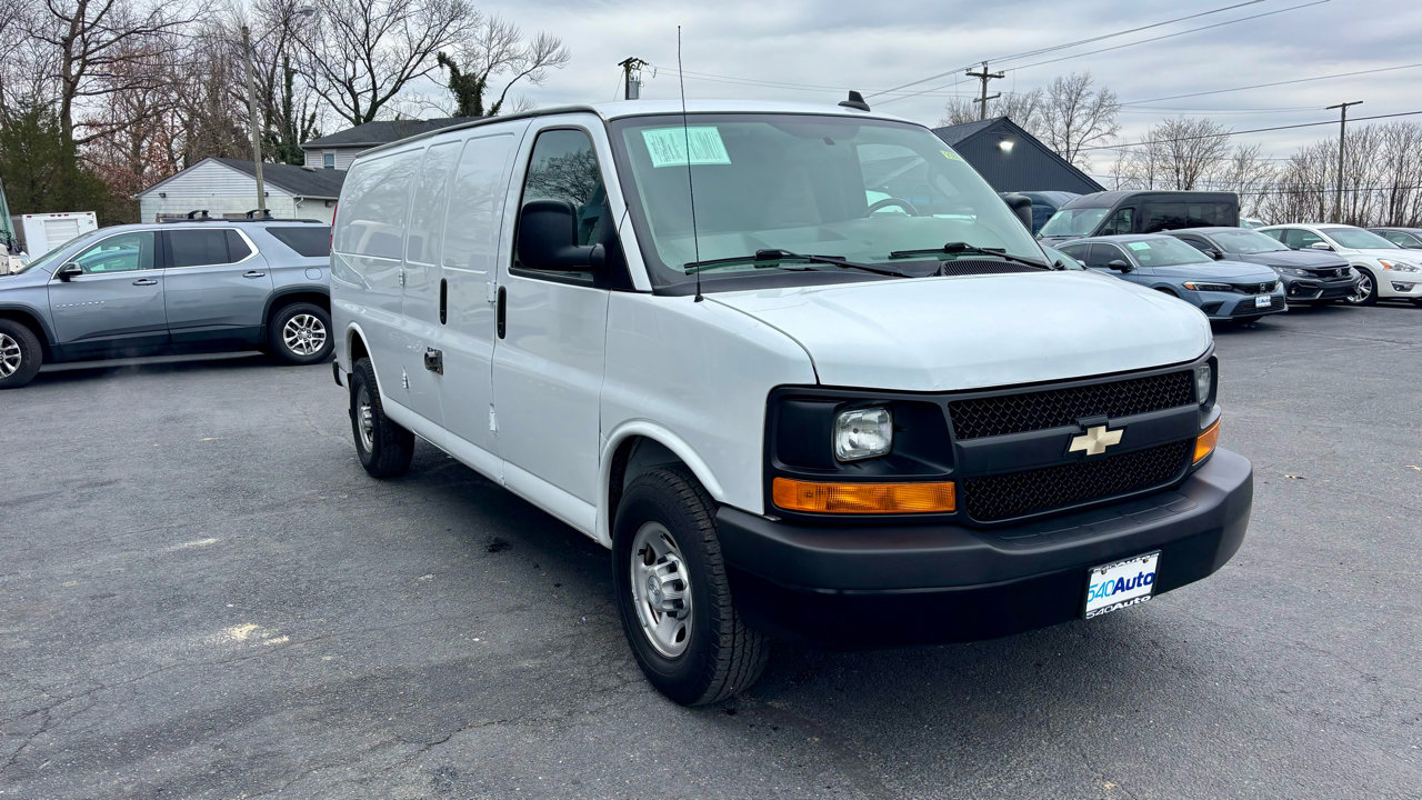 Used 2017 Chevrolet Express 3500 Extended image 3