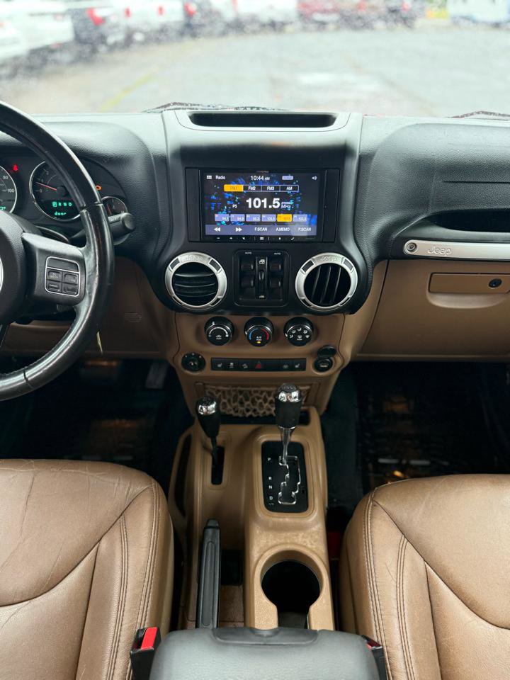 Used 2016 Jeep Wrangler Unlimited Sahara AWD/4WD image 16