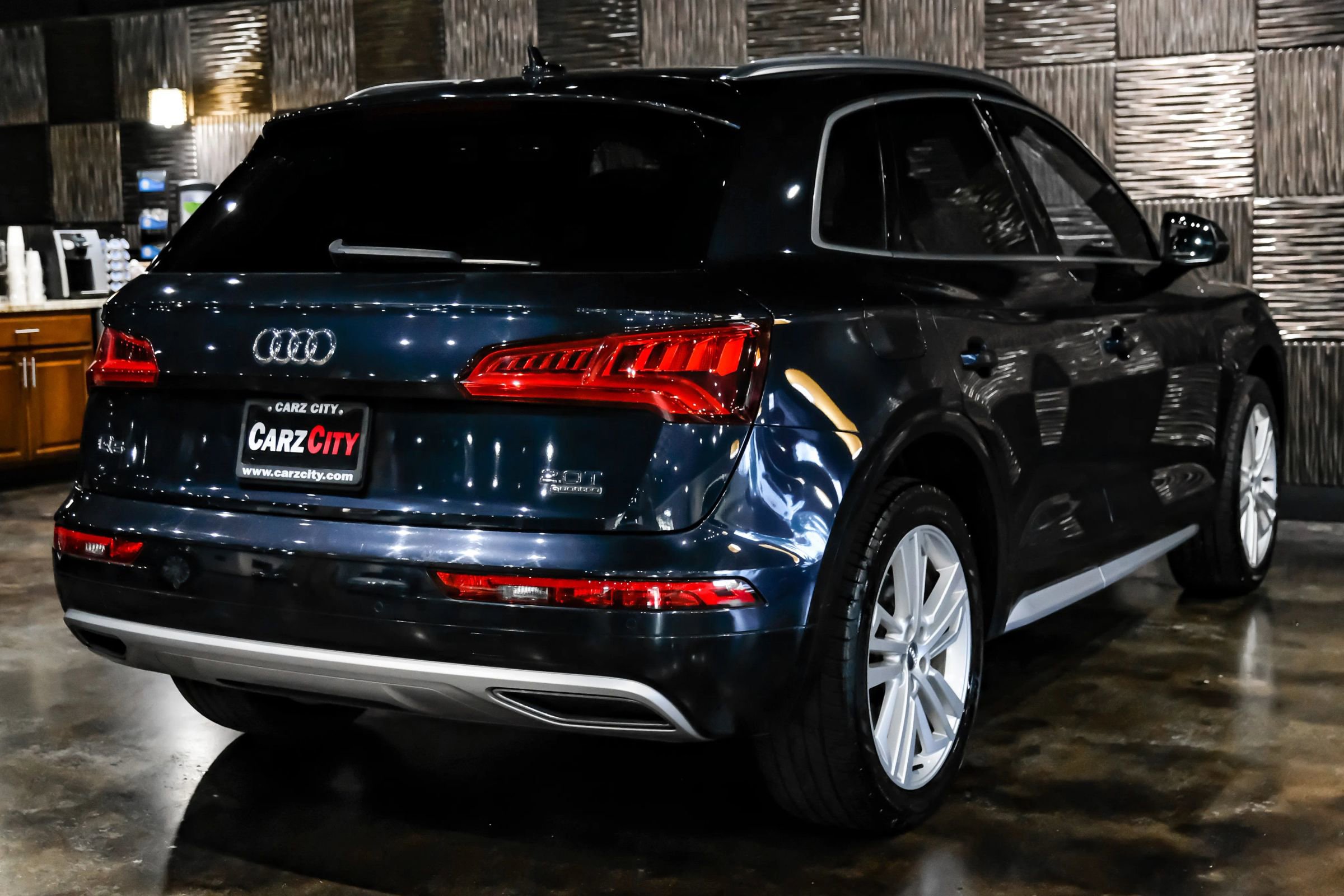 Used 2018 Audi Q5 2.0T Premium Plus w/ Premium Plus Package image 9