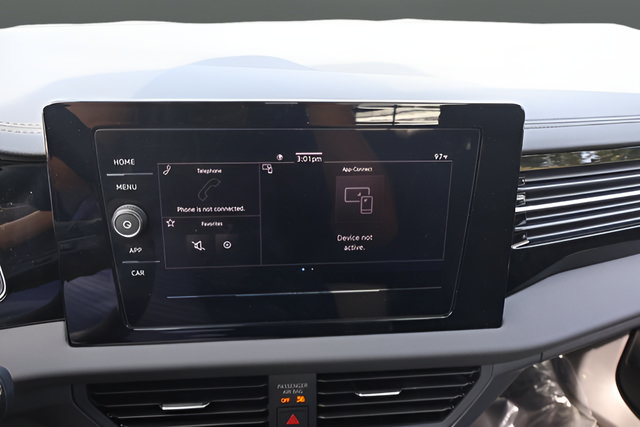 Certified 2025 Volkswagen Jetta S FWD image 22