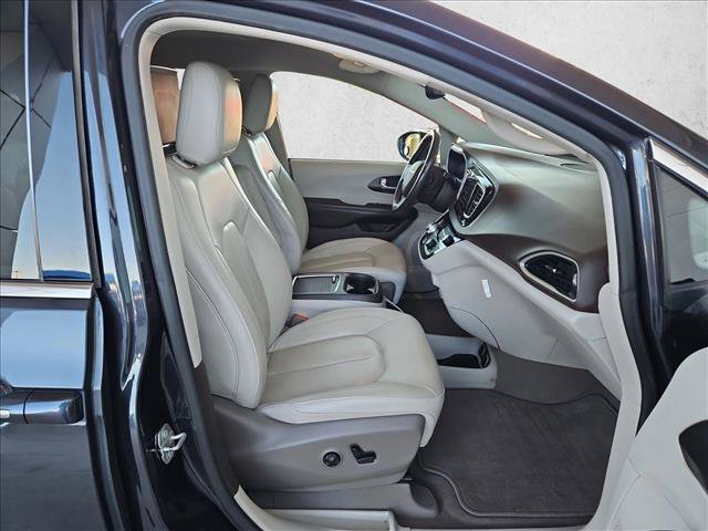 Used 2020 Chrysler Pacifica Touring-L Plus w/ Tire & Wheel Group FWD image 24