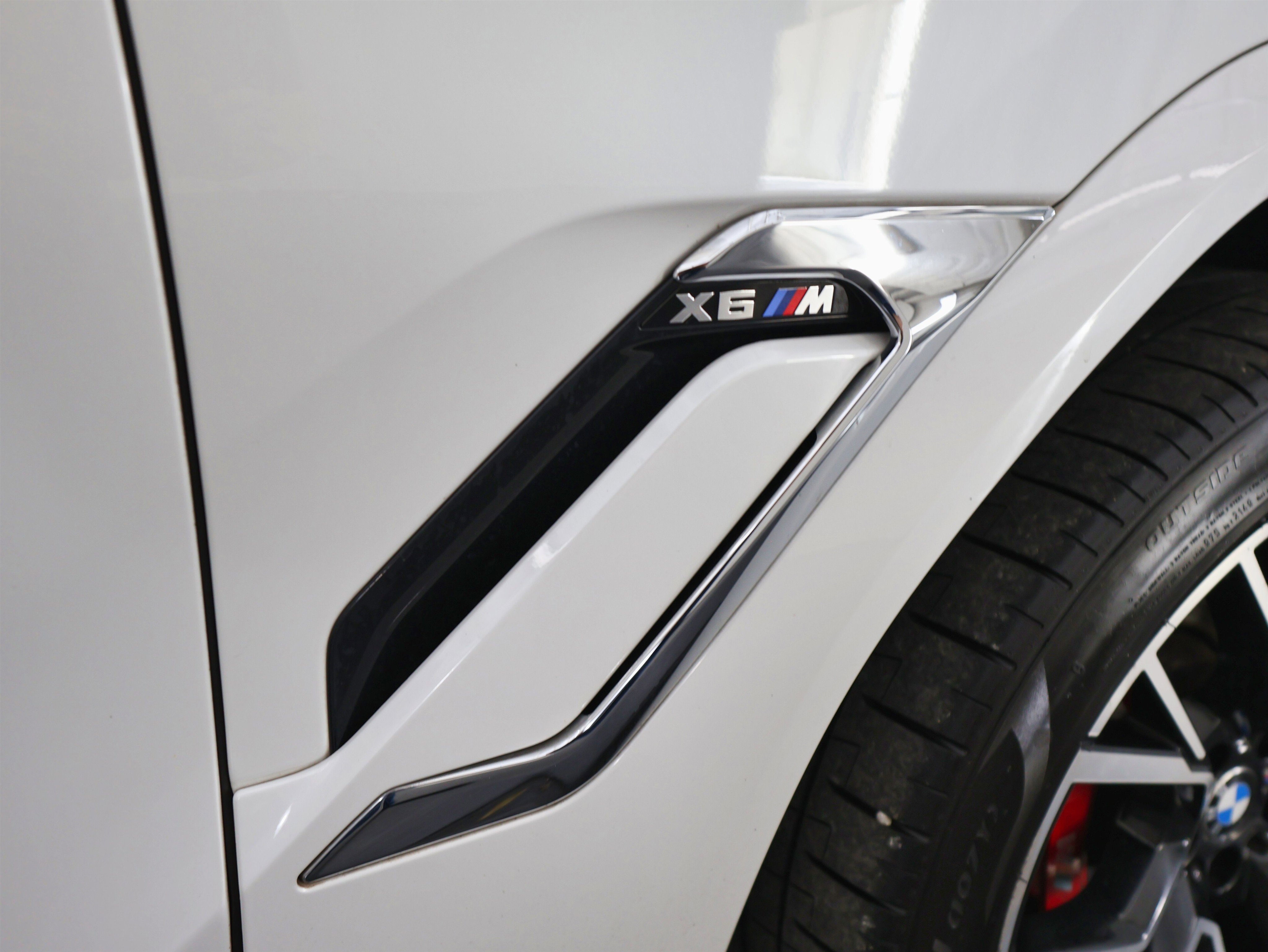 Used 2021 BMW X6 M w/ Executive Package image 16