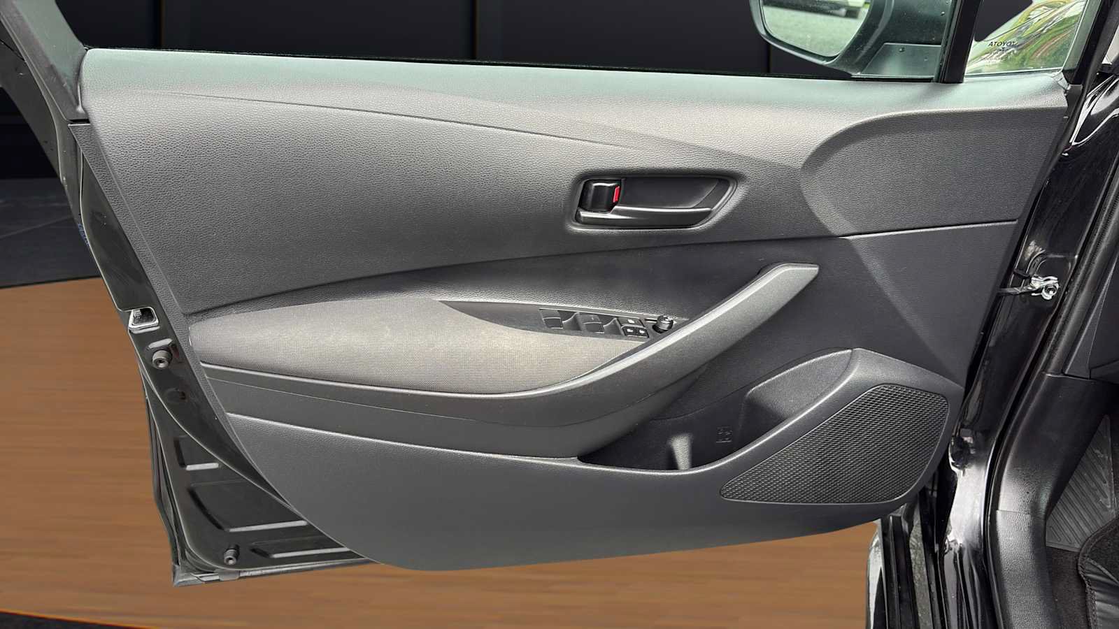 Used 2025 Toyota Corolla LE FWD image 9