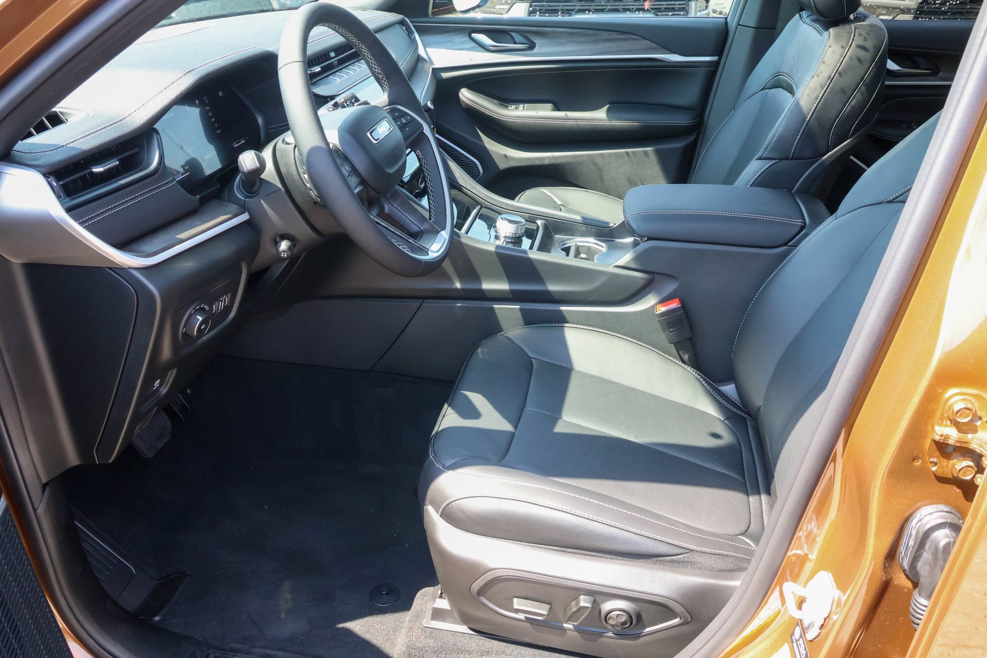 New 2027 Jeep Grand Cherokee Limited AWD/4WD image 4