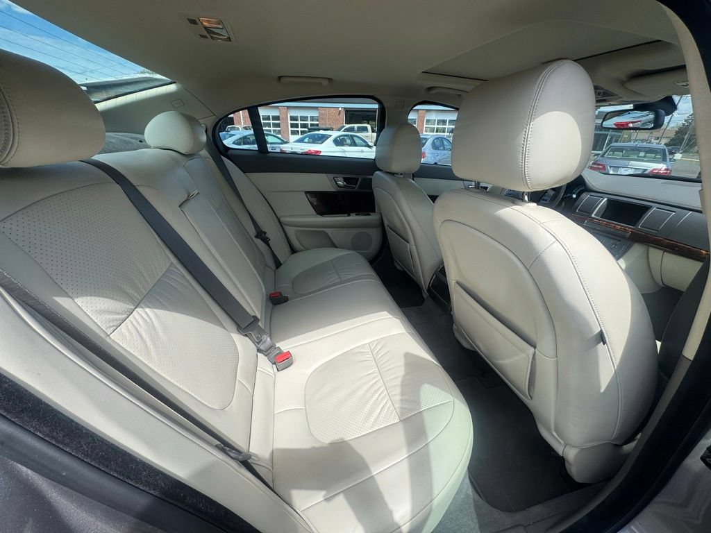Used 2009 Jaguar XF Premium RWD image 25