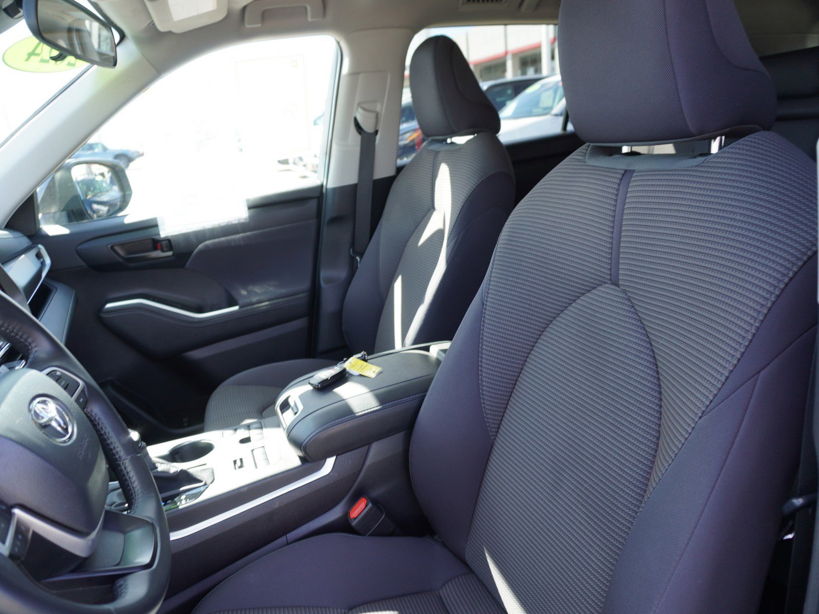 Used 2024 Toyota Highlander LE image 22