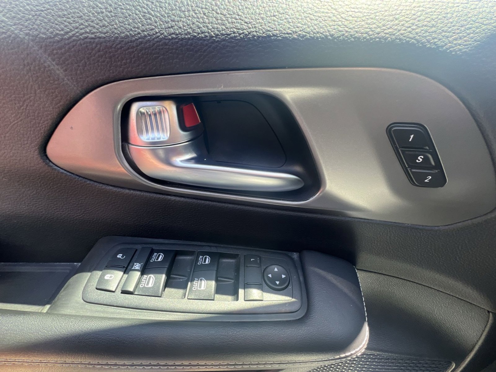Used 2025 Chrysler Pacifica Select FWD image 23