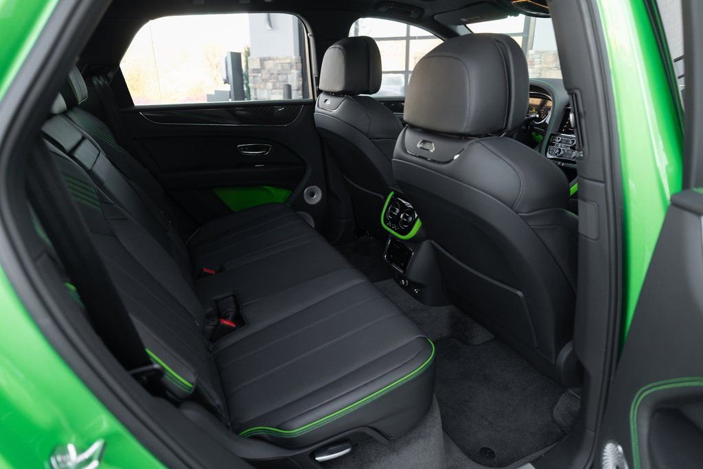 Used 2025 Bentley Bentayga image 38