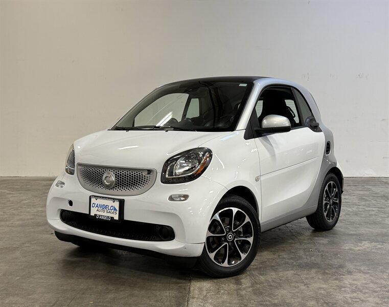Used 2016 smart fortwo passion RWD image 30