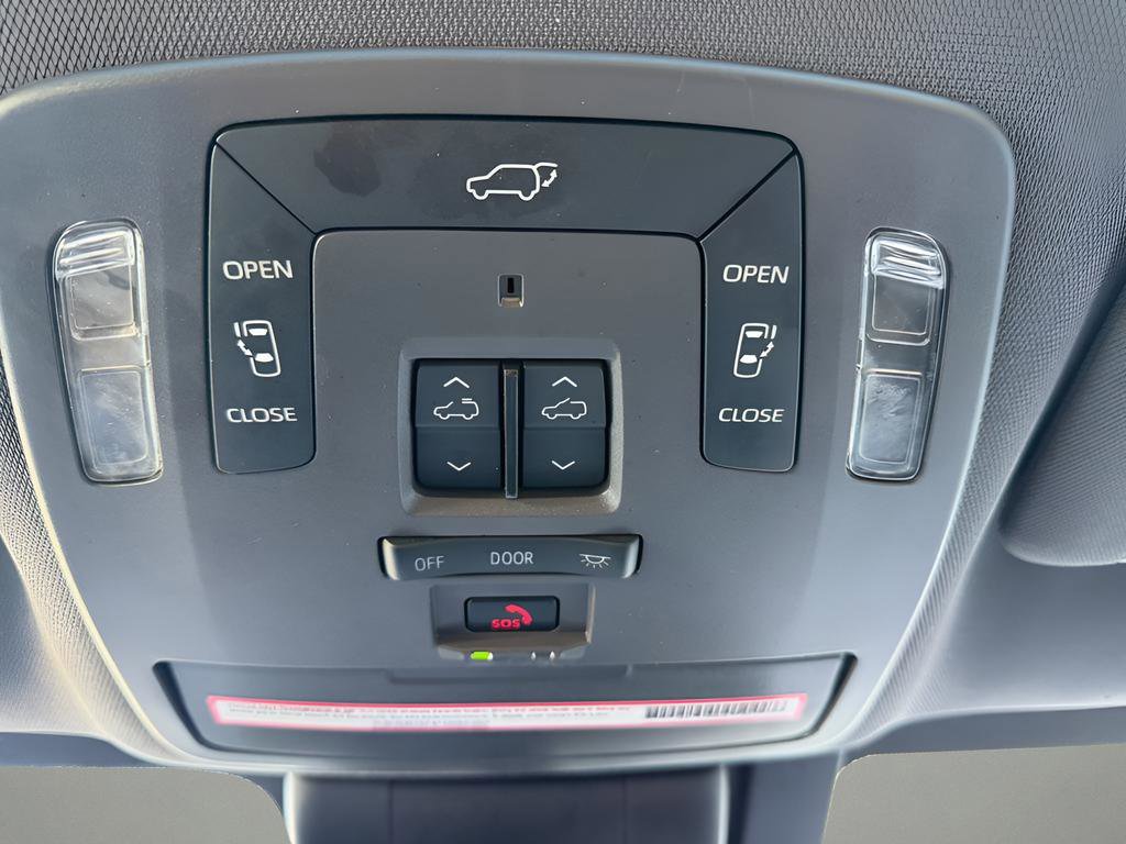 Used 2023 Toyota Sienna Platinum image 15