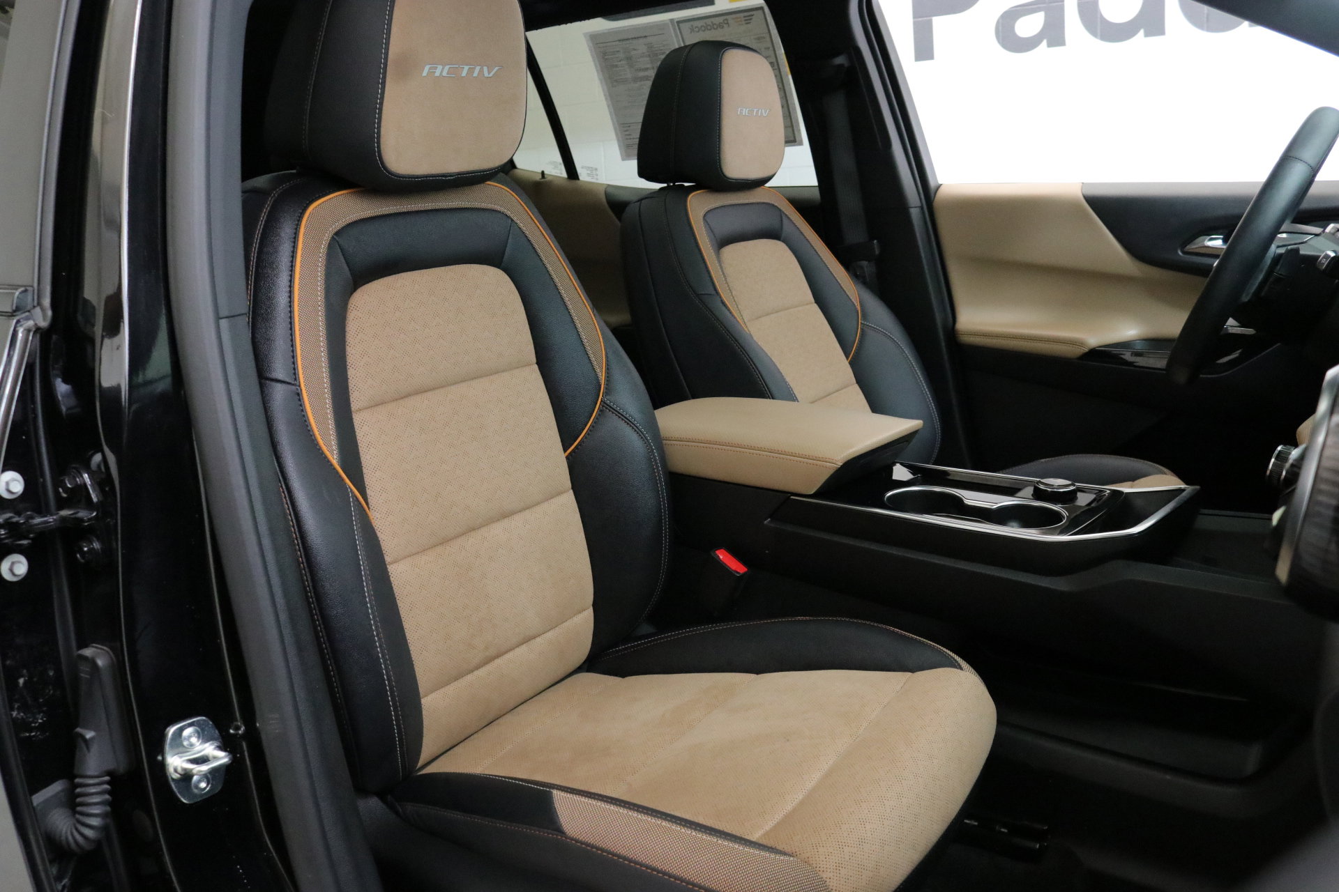 Used 2025 Chevrolet Equinox ACTIV w/ Safety and Technology Package image 29