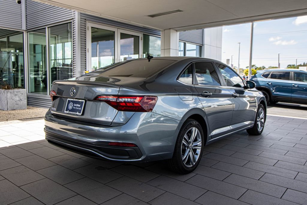 Certified 2022 Volkswagen Jetta SE image 2
