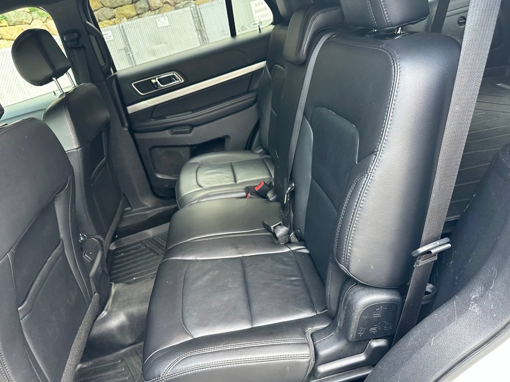 Used 2017 Ford Explorer XLT w/ Equipment Group 202A FWD image 19