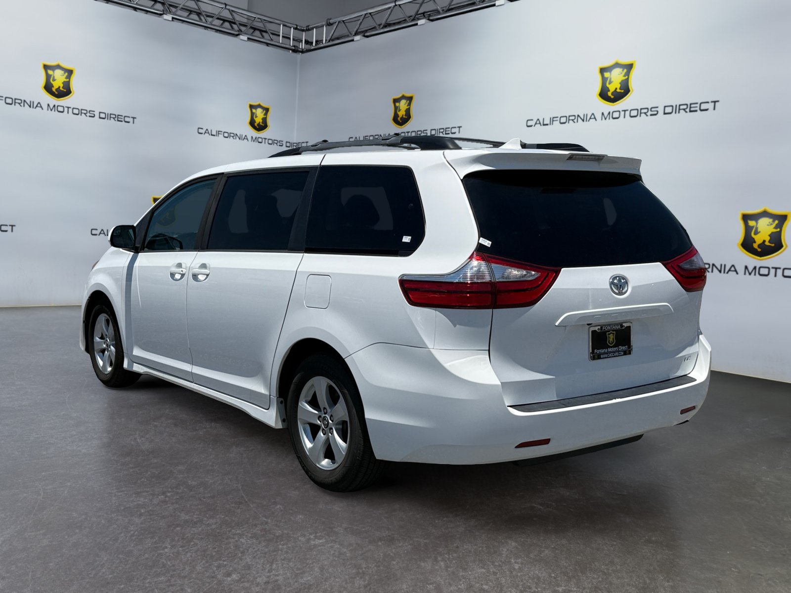 Used 2019 Toyota Sienna LE FWD image 3
