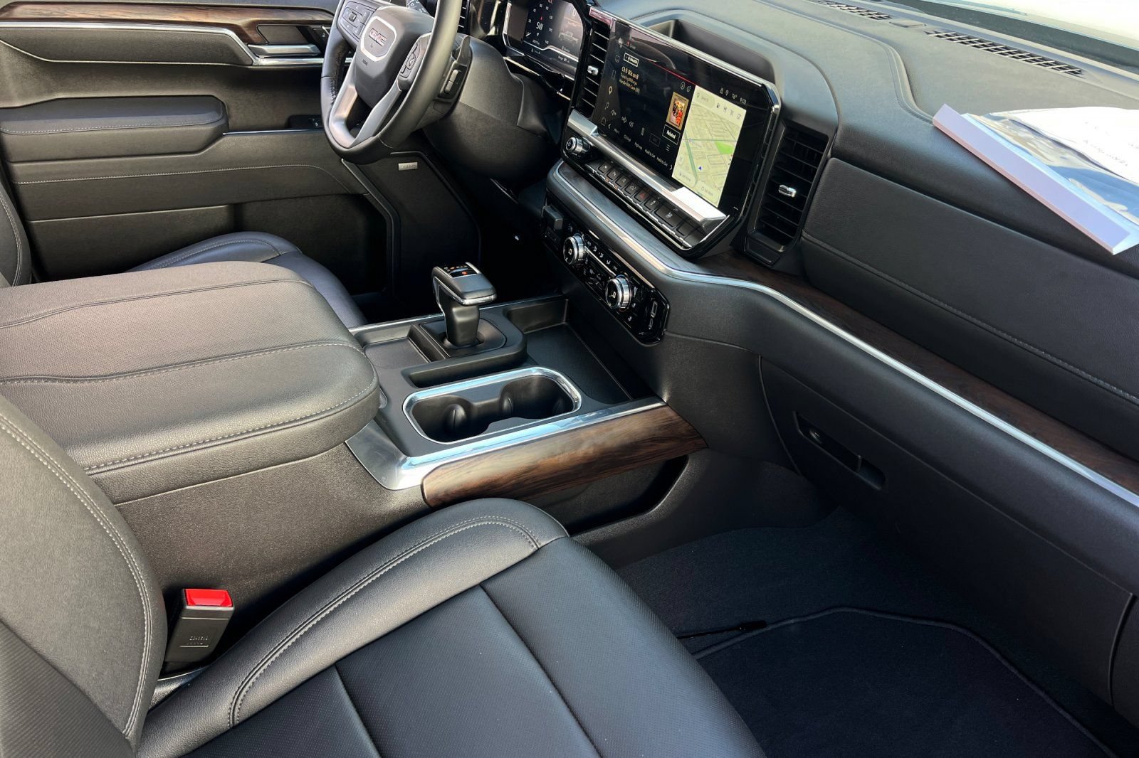 Used 2025 GMC Sierra 1500 SLT w/ SLT Premium Plus Package AWD/4WD image 20