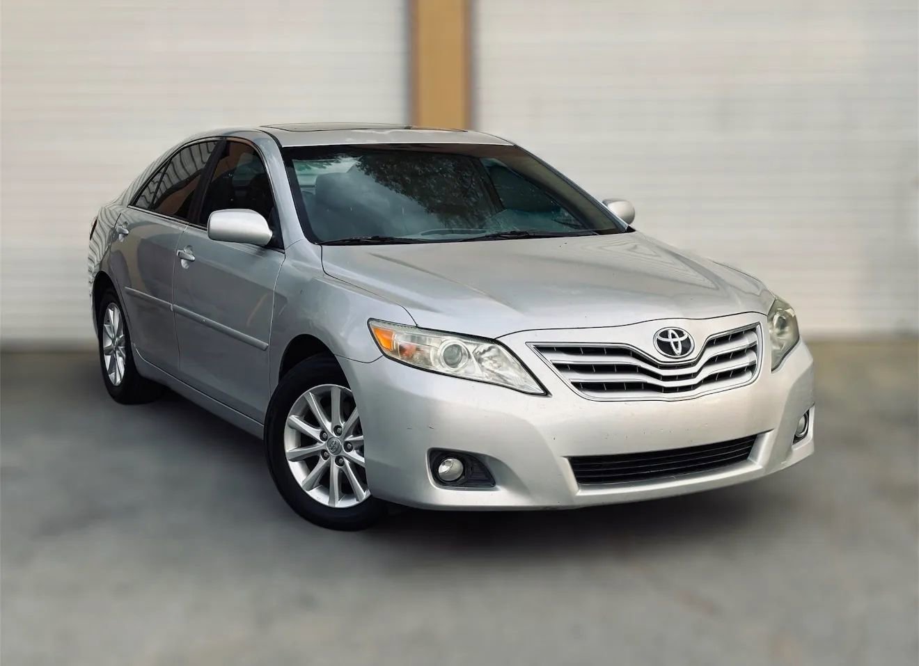 Used 2011 Toyota Camry XLE w/ XLE Extra-Value Pkg #1 image 12