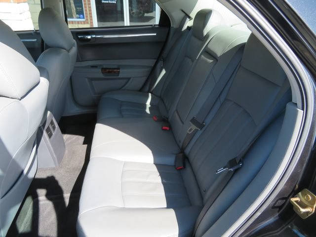 Used 2005 Chrysler 300 C RWD image 19