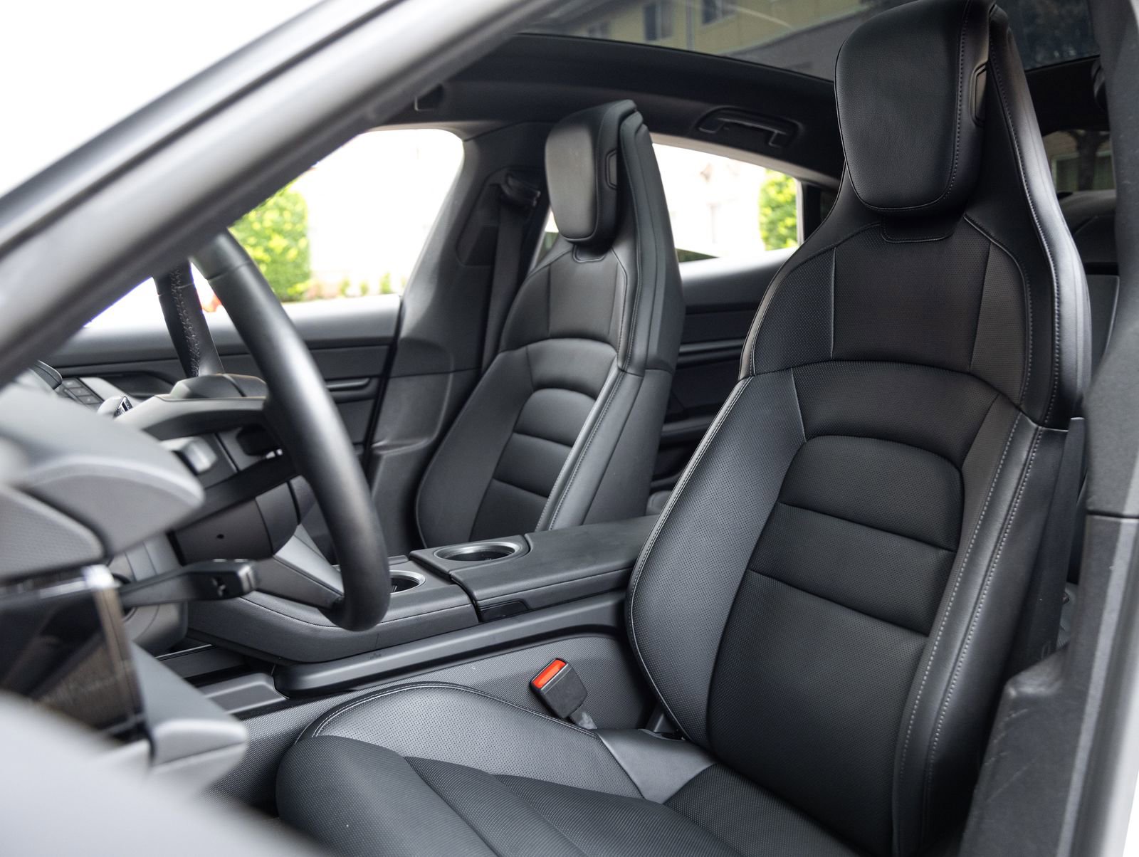 Certified 2025 Porsche Taycan w/ Premium Package RWD image 5
