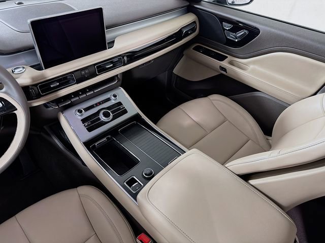 Used 2023 Lincoln Aviator AWD w/ Premium Package image 26
