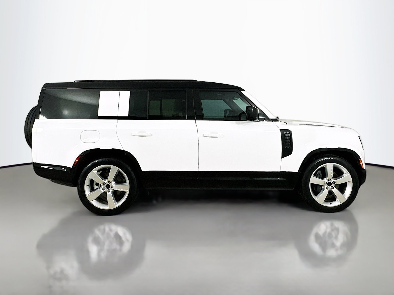 New 2026 Land Rover Defender 130 X-Dynamic SE AWD/4WD image 4
