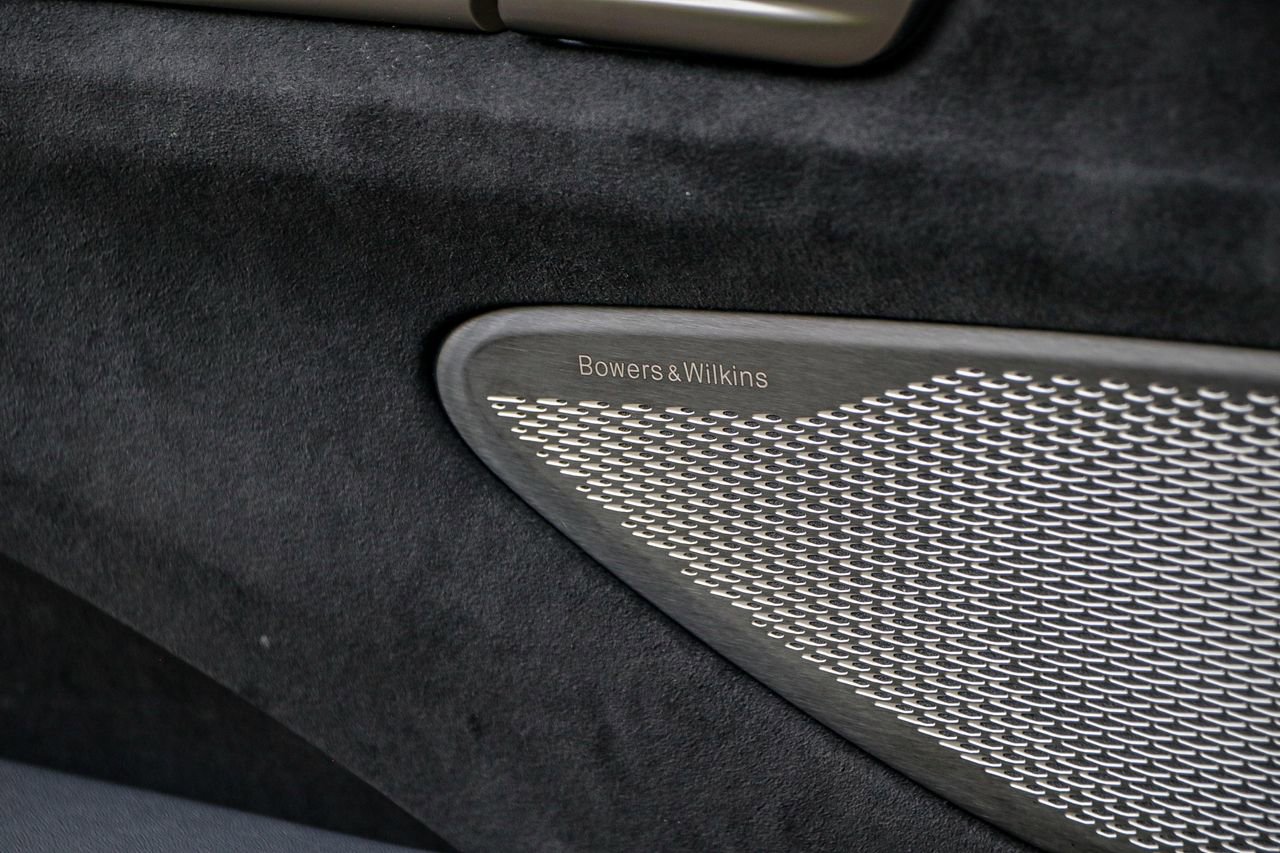 New 2025 Aston Martin V8 Vantage Coupe RWD image 31