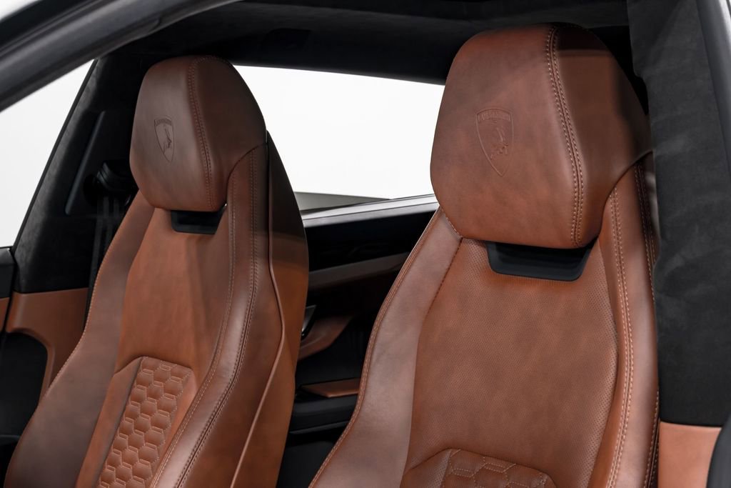 Used 2022 Lamborghini Urus image 19