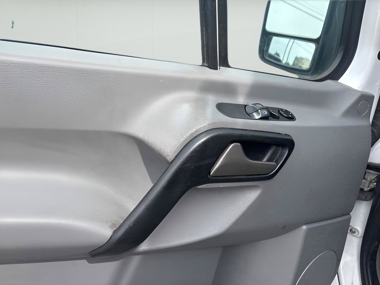 Used 2014 Freightliner Sprinter 2500 RWD image 23