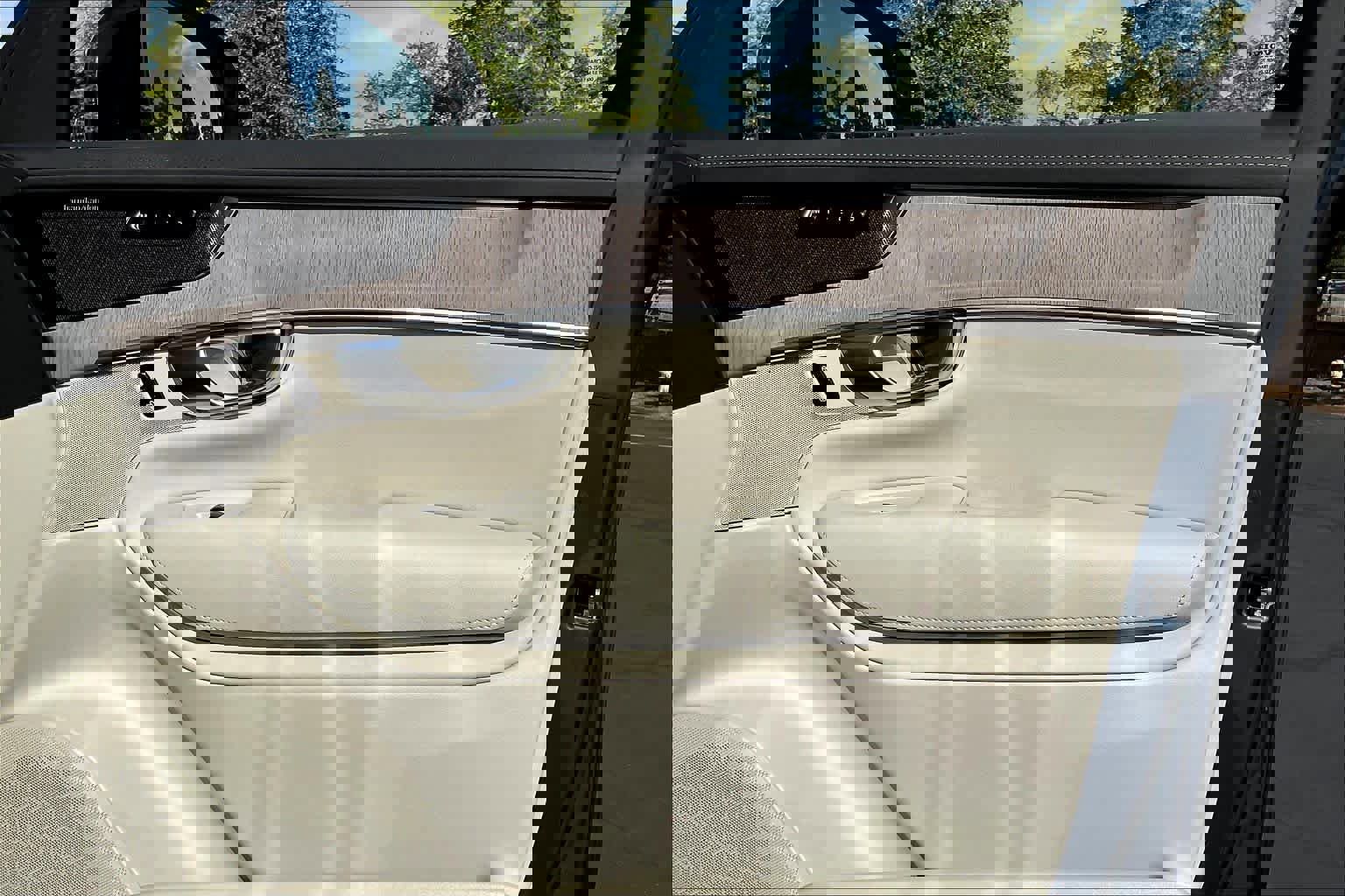 New 2026 Volvo XC90 B6 Ultra w/ Protection Package image 31