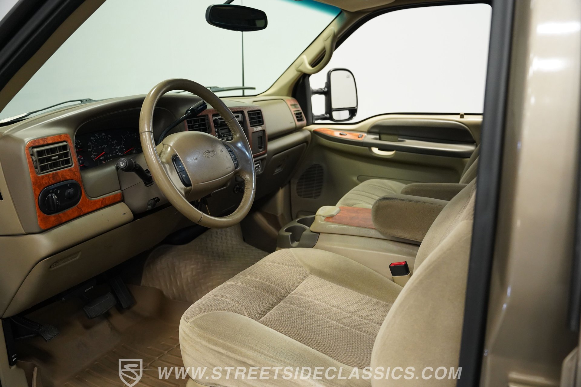 Used 2000 Ford Excursion XLT image 4