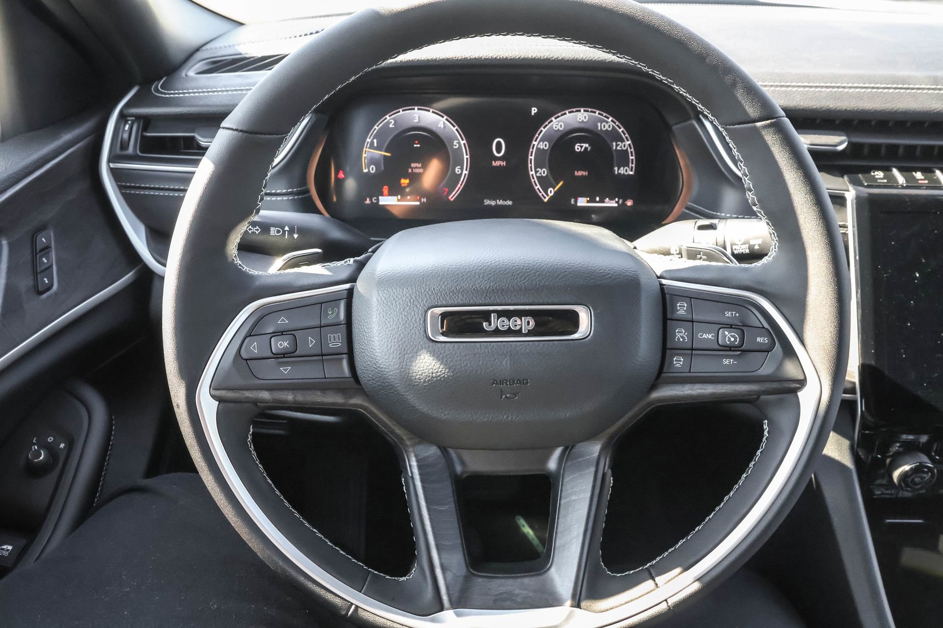 New 2025 Jeep Grand Cherokee Limited w/ Luxury Tech Group II image 27