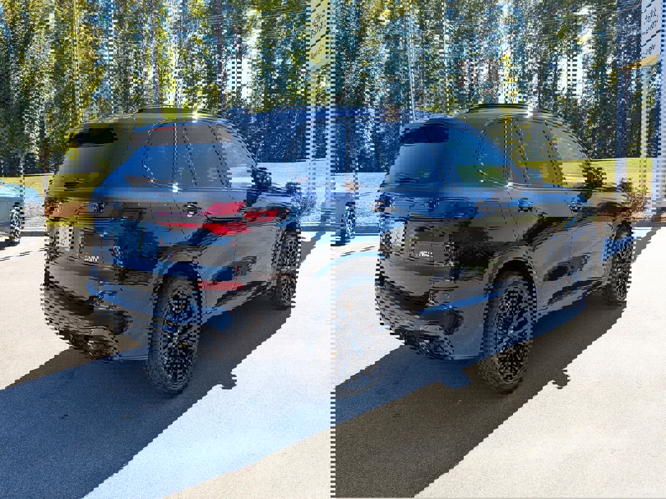 New 2026 BMW X5 M60i w/ Executive Package image 3