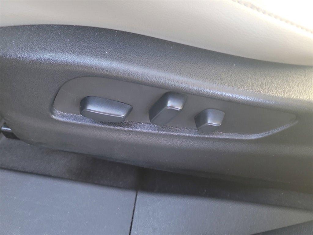 Used 2022 Cadillac XT4 Premium Luxury w/ Safety Alert Package image 19